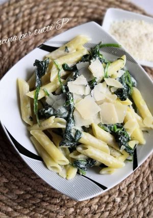Une photo de Penne ricotta épinards