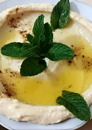 A picture of Hummus with Tahini.