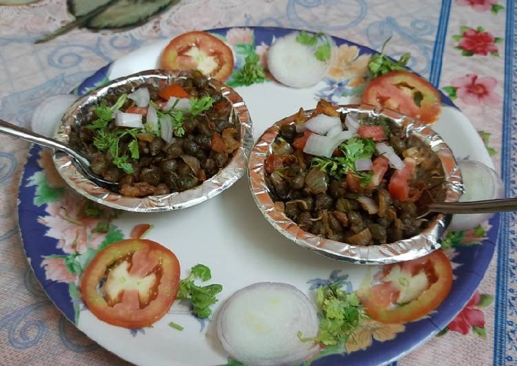 Recipe of Speedy Mumbai juhu beach style butter sprouted green chana masala chaat