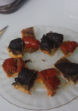 Una foto de Panini de chorizo y morcilla con mayonesa de aguacate y ajo