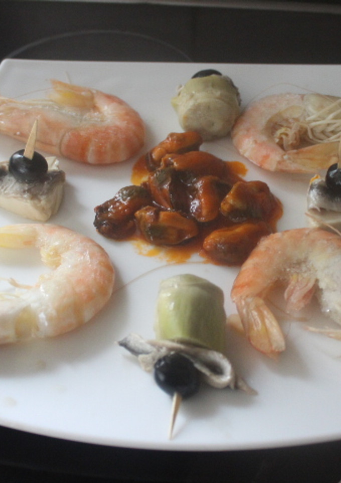 Una foto de Gambas con mejillones y boquerones en vinagre