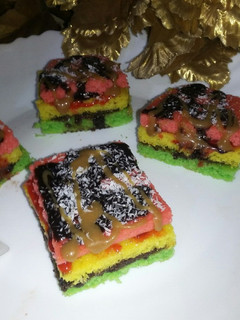 A picture of Raimbow cookies.
