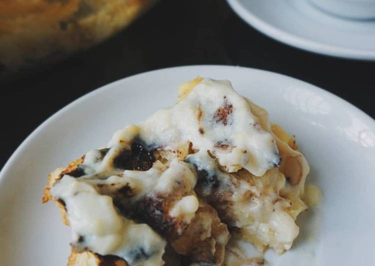 Bread pudding with vanilla sauce