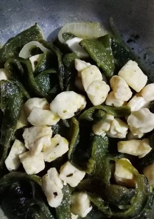 Una foto de Rajas poblanas con panela