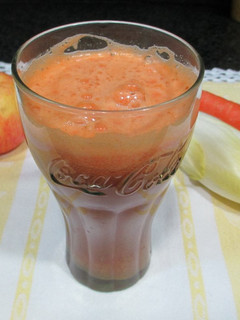 Una foto de Licuado Pink Lady con endibia y zanahoria