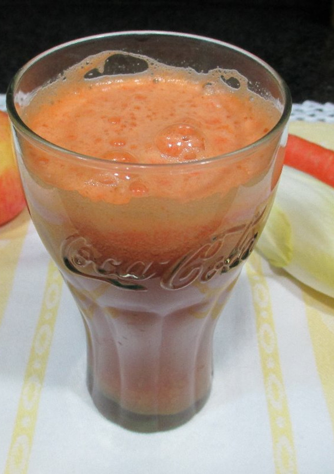 Una foto de Licuado Pink Lady con endibia y zanahoria