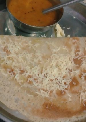 ચીઝ ઢોસા (Cheese Dosa Recipe In Gujarati) રેસીપી મુખ્ય ફોટો