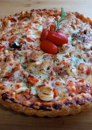 Una foto de HOJALDRE-PIZZA -Entre pizza y empanada-