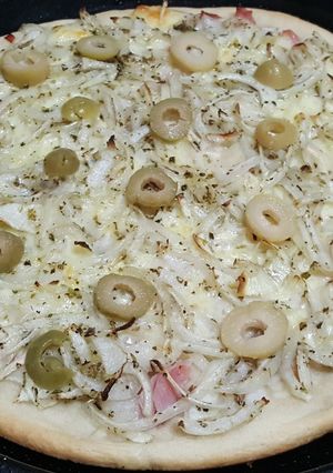 Una foto de Pizza fugazzeta con jamón