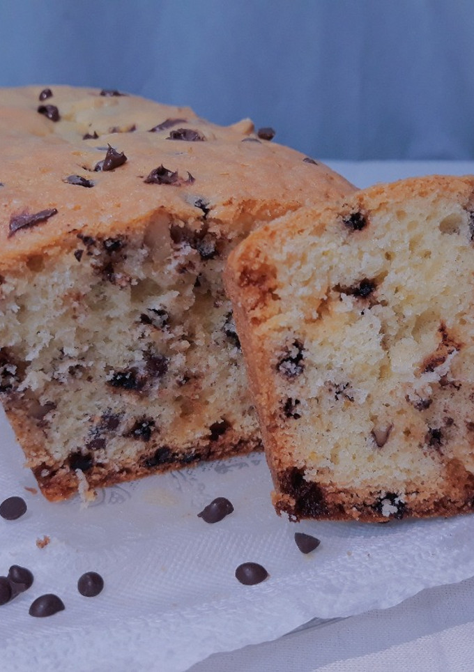 Una foto de Budín con nueces y chips de chocolate