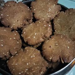 A picture of Til wali meethi mathri.