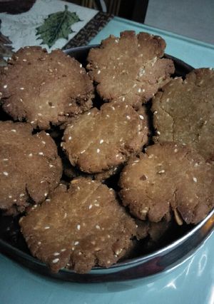 A picture of Til wali meethi mathri.