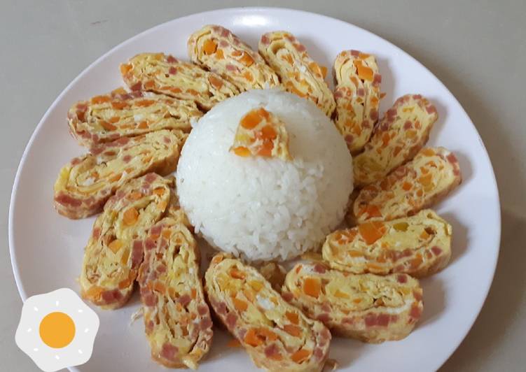 Telur dadar gulung korea campur wortel dan sosis