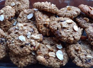 Una foto de Galletitas de Avena y Banana, con distintos toppings