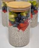Overnight Oats com Mirtilos, Morangos e Kiwi