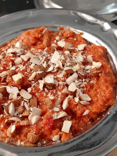 ગાજર નો હલવો (Gajar Halwa Recipe In Gujarati) રેસીપી મુખ્ય ફોટો