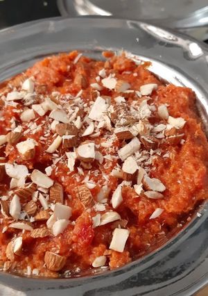 ગાજર નો હલવો (Gajar Halwa Recipe In Gujarati) રેસીપી મુખ્ય ફોટો