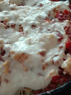 Una foto de Macarrones con salsa boloñesa y bechamel