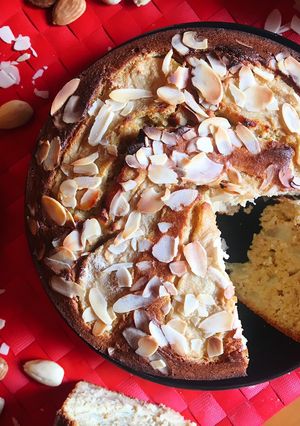 Foto principal de Bizcocho de Kéfir, pera y almendras sin gluten
