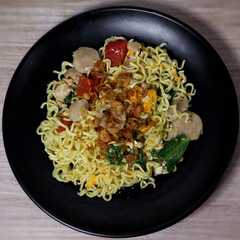A picture of Mie Tek Tek Nyemek.