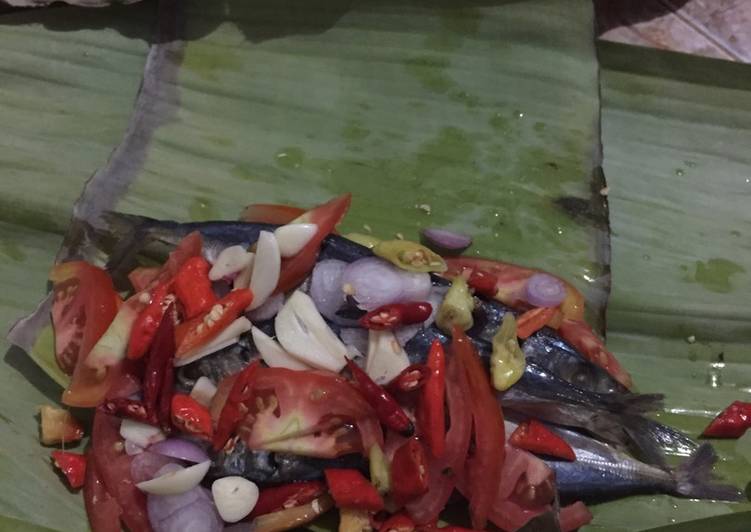 Pepes ikan asin japuh