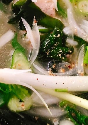 Hình của món Cháo sườn rong biển.
