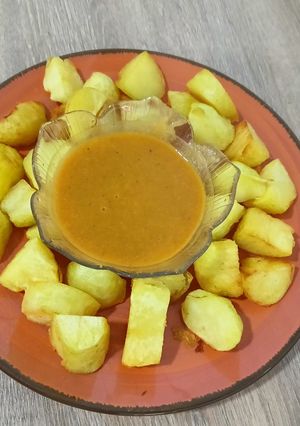 A picture of Patatas Bravas.