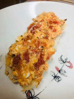 Una foto de Huevo con tomate