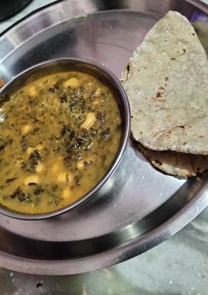 A picture of Lal saag Malvani rassa.