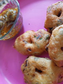 A picture of Medu Vada deep fried.