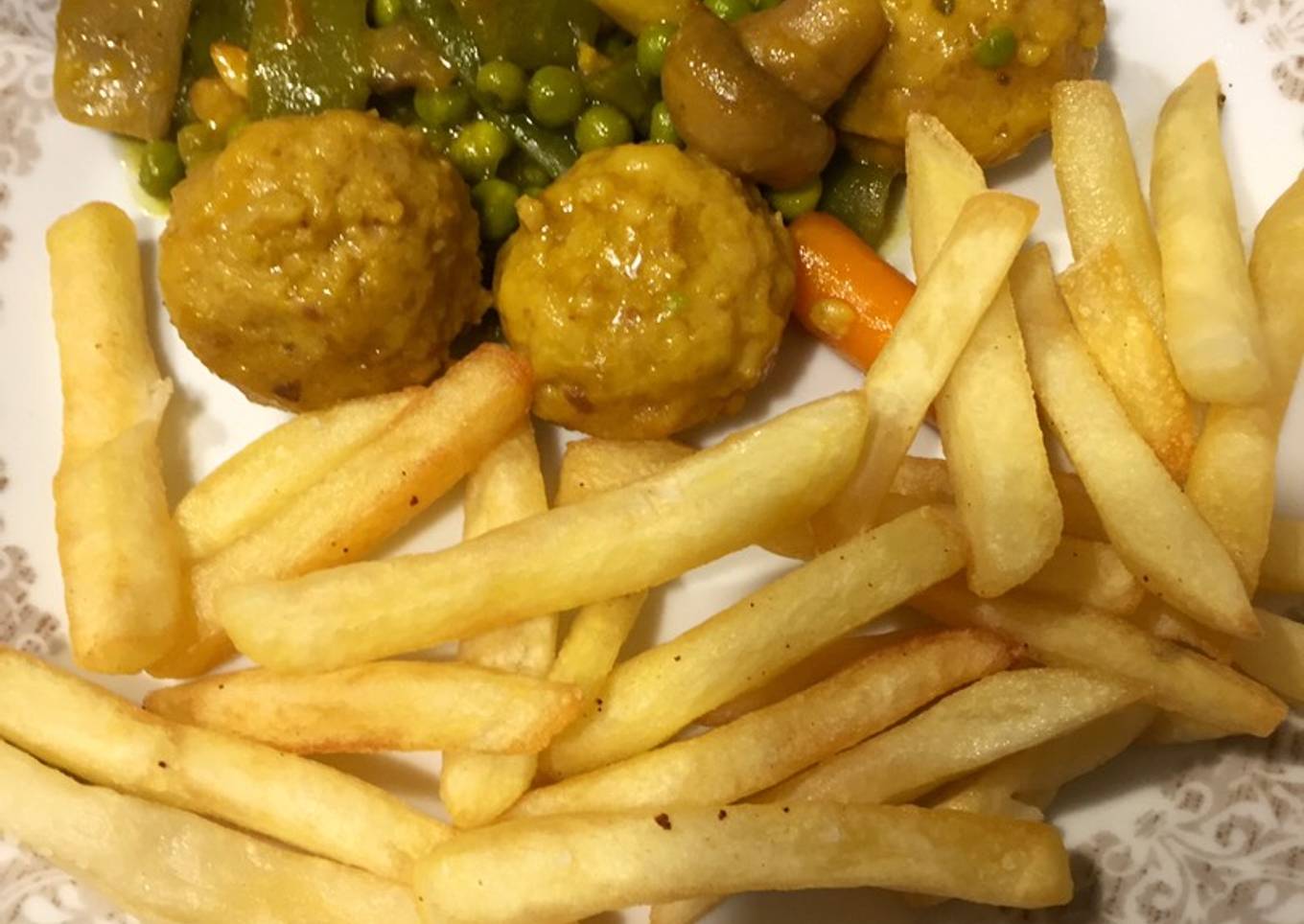 Albóndigas con verdurítas en salsa