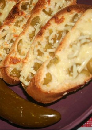 A picture of Chili cheese toasties.