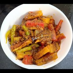 A picture of Instant carrot,raddish and green chilli pickle.