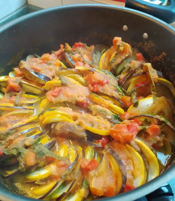 Una foto de Ratatouille en estufa 🐭