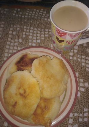 Una foto de Arepas rellenas con 🧀 al estilo Tammy ❤️