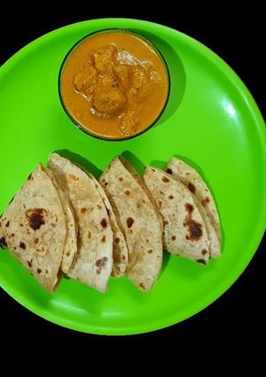 A picture of Soya chunk gravy.