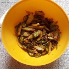 A picture of Kundri and bean churchuri.