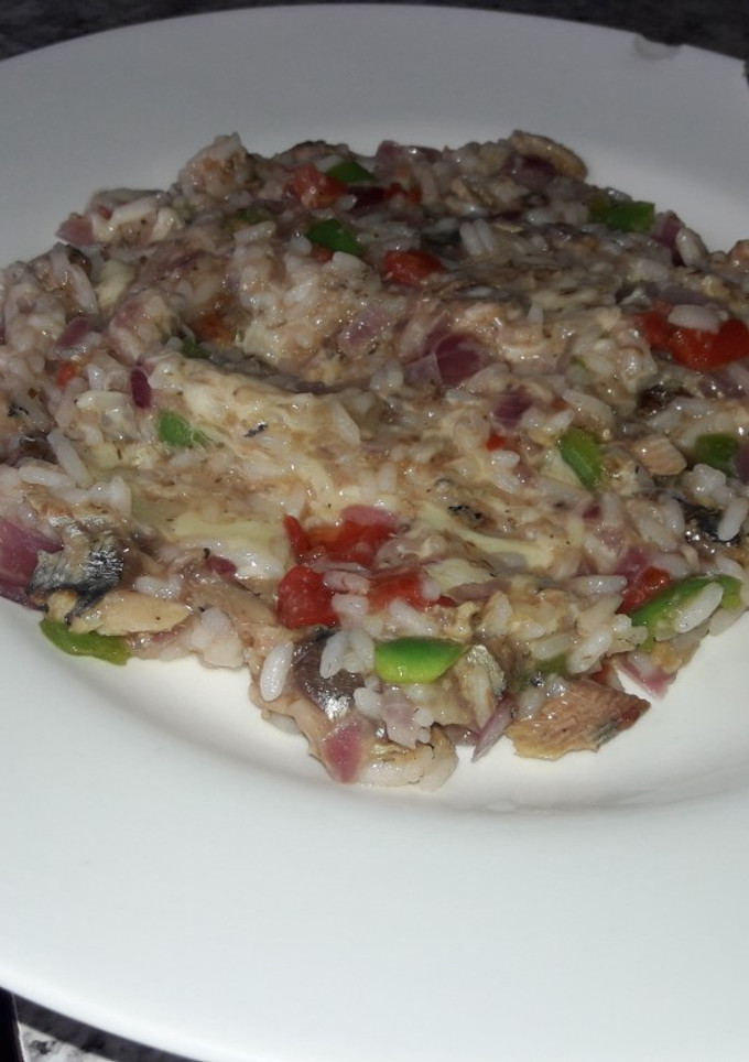 Una foto de Arroz flash con verduras y sardinas