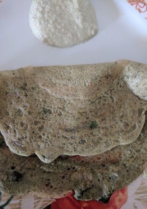 A picture of Green moong dosa pesarettu.