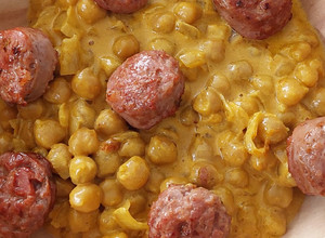 Una foto de Garbanzos al curry con Longaniza de Vacuno 🍲