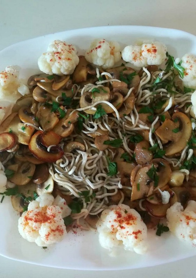Una foto de Gulas con champiñones