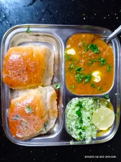 पावभाजी (pav bhaji recipe in marathi) रेसिपी चे मुख्य फोटो