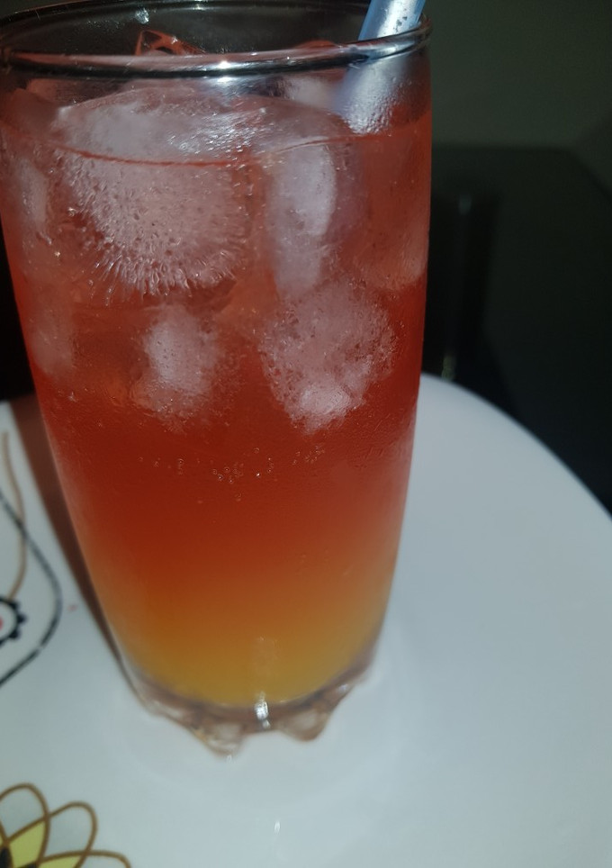 A picture of Red mock tail.
