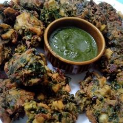 A picture of Spinach Pakode.