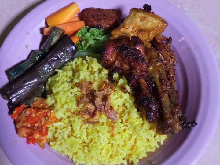 Cara Simple Membikin Resep  Nasi kuning megicom simple tanpa santan yang Lezat, Bisa Manjain Lidah
