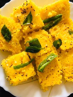 ढोकला (Dhokla recipe in hindi) रेसिपी मुख्य फोटो