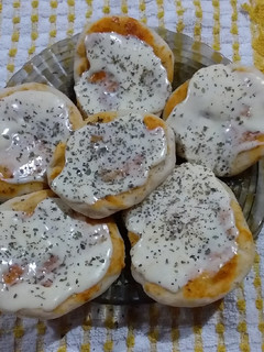 Una foto de Pizzetas caseras muy fácil!!!🍕