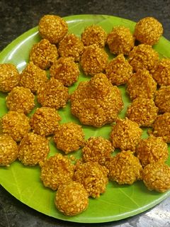 तीळाचे मोदक (tilache modak recipe in marathi) रेसिपी चे मुख्य फोटो