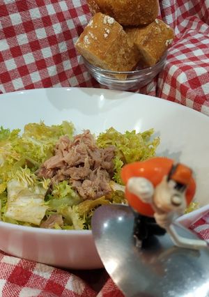 Una foto de Ensalada de Escarola - Receta de mi Tía Espe