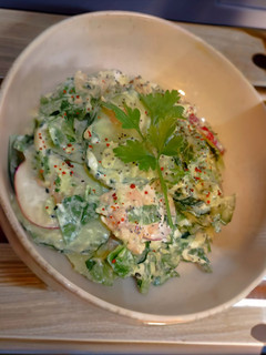 Una foto de TikTok Trending: Ensalada de Salmón, Aguacate & Pepino 🥗✨// Salmon, Avocado & Cucumber Salad